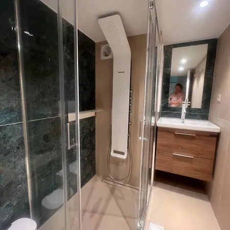 דירה Seaside 2-bedroom In